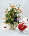 canasto luis xv rosas, liliums, 1 orquidea, bombones, baron b, peluche gigante musical